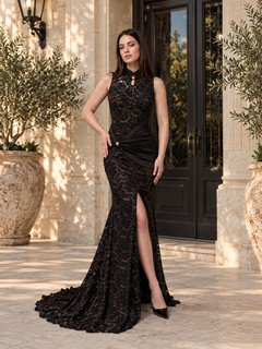 Amélie Lace Keyhole Maxi Dress